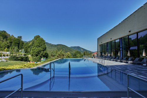 Vonkajší bazén v areáli hotela Sitno