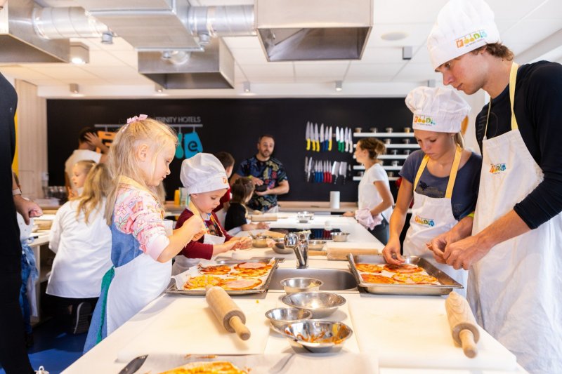 Maskot Kopko v kulinárskom štúdiu Foodie