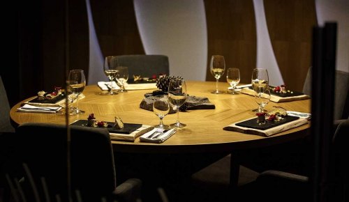 Okrúhly stôl vo Wine room WCT Lounge